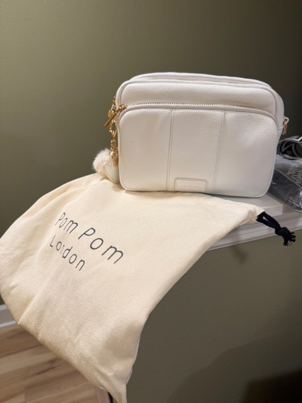 Pom Pom London Ivory Crossbody Camera Bag 3 Straps Gold Hardware Dust Bag